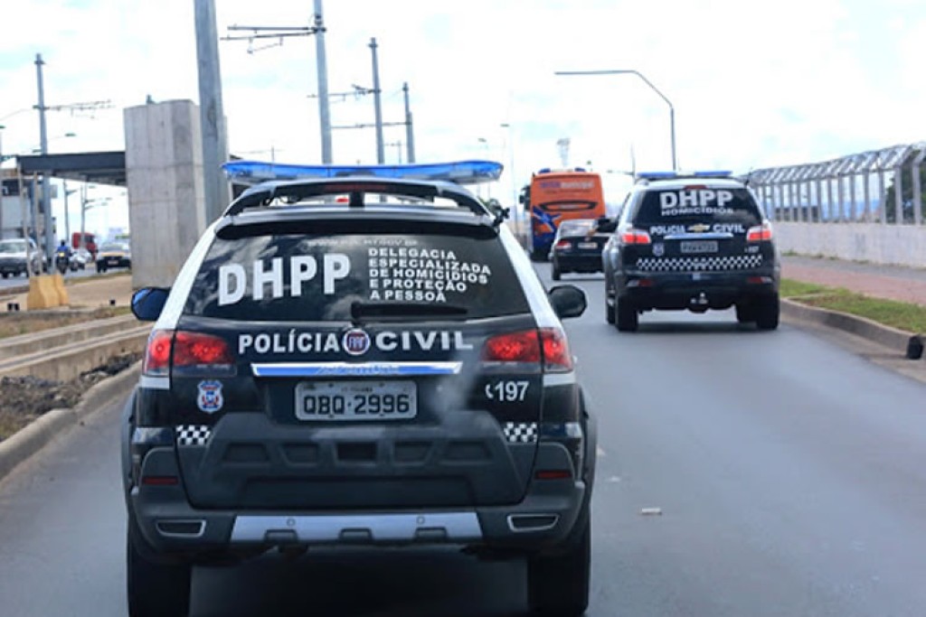 Polícia Civil apreende três veículos, joias e cerca de R$ 53 mil em dinheiro durante operação